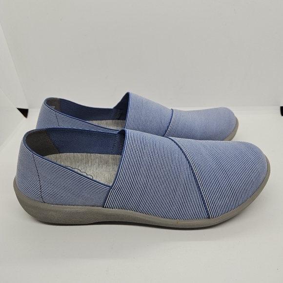 Clarks Cloud Steppers blue and white stretchy slip on shoes 7.5M - Picture 1 of 11